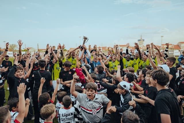 AD Ovarense celebra título com época de domínio e regressa ao Campeonato de Portugal