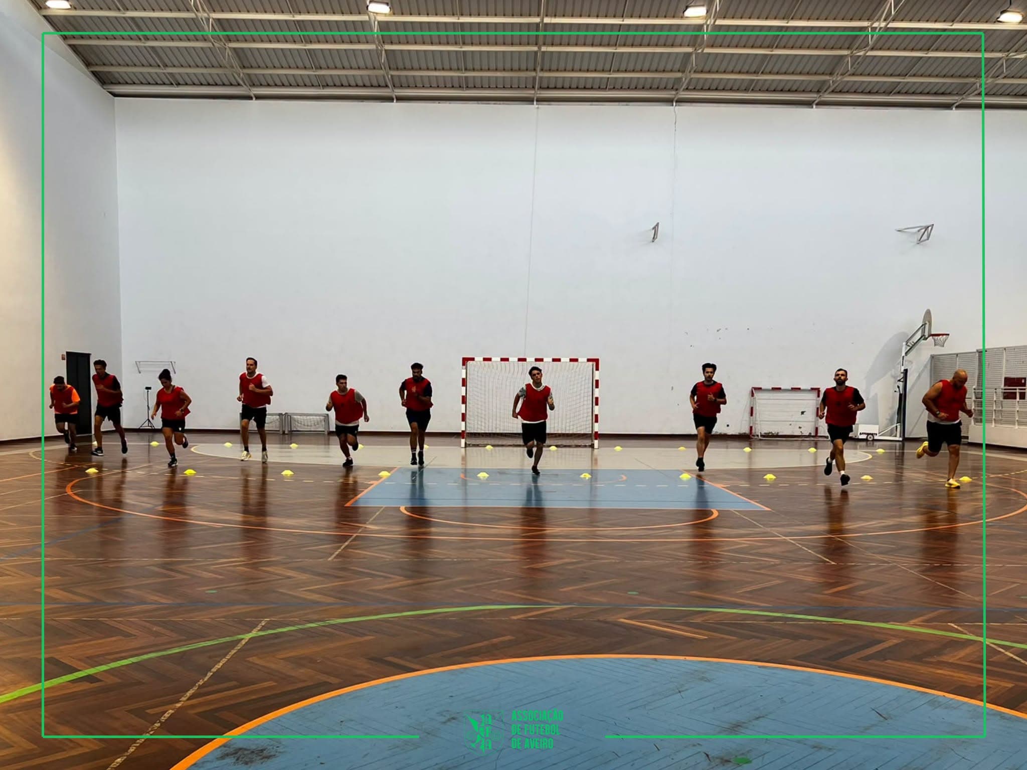 Árbitros de futsal da AFAveiro cumprem 1.ª Ação de Reciclagem e Avaliação da época 2026/2027
